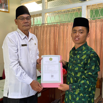 Kemenag RL Serahkan Izin Operasional Madrasah Diniyah Takmiliyah Wustha Pondok Pesantren Darul Ma’arif