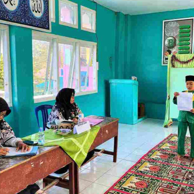 MIN 1 Rejang Lebong Tanamkan Semangat Kebangsaan Lewat Lomba Membaca Teks Pembukaan UUD 1945