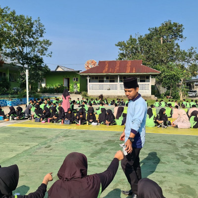 Jaga Daya Tahan Tubuh, Siswa Siswi MTs Muhammadiyah Curup Rutin Minum Vitamin C