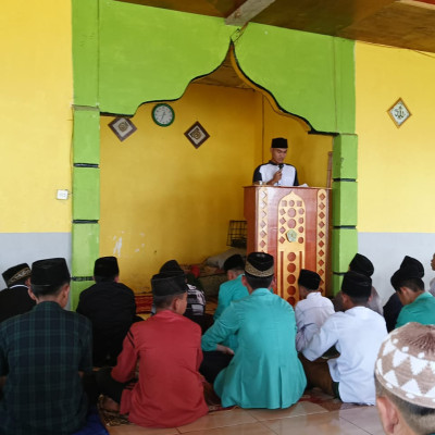 MTsN 2 Rejang Lebong Tingkatkan Kedisplinan dan Spiritual Melalui Pembiasaan Shalat Jumat di Madrasah