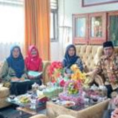 Tim Bidang Pendidikan Madrasah Kanwil Kemenag Bengkulu  Lakukan Monitoring dan Evaluasi BOS dan EMIS di MAN 1 Mukomuko  bersama Kepala Madrasah Se-Kabupaten Mukomuko