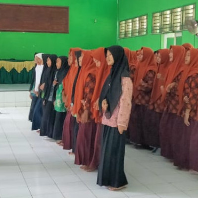 Sambut Hari Guru Nasional, Tim Paduan Suara MTsN 2 Mukomuko Siap Unjuk Gigi