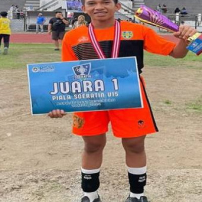 Siswa MTsN 1 Mukomuko Raih Best Kiper Pada SOERATIN U 15   Bengkulu