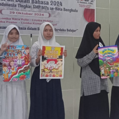 Siswi MTsN 1 KoBe Raih Juara 3 Lomba Poster Pada Pekan Bulan Bahasa 2024