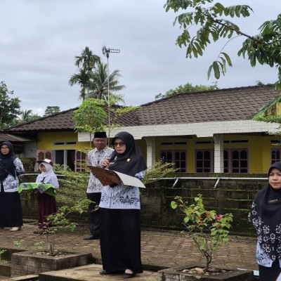 Peringatan Hari Guru di MIS Darul ulum Bengkulu Utara