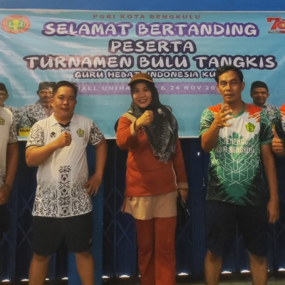 Hebat, 2 Guru MTsN 1 KoBe Raih Juara Badminton Pada HUT PGRI dan HGN 2024