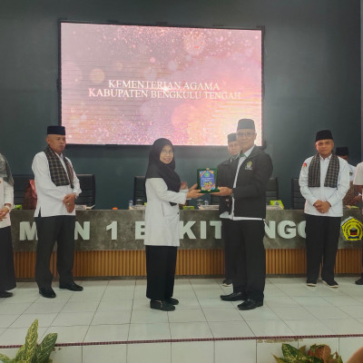 Kepala Madrasah MIN 2 Bengkulu Tengah Ikuti Kegiatan Studi Tiru Di MAN 1 Bukittinggi