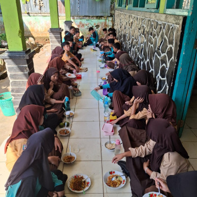 Pembiasaan Sarapan Bergizi Pada Siswa MTsN 1 BU