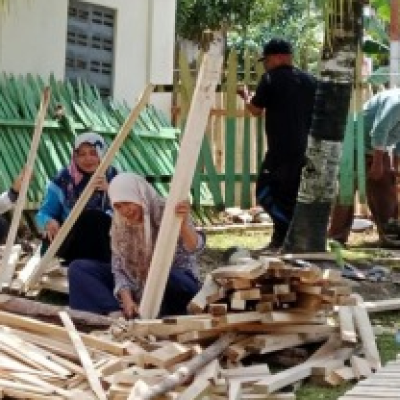 Merapikan dan memperindah Kantor Urusan Agama (KUA)  Kecamatan Sukaraja  Berpartisipasi  Dalam Acara Hari Amal Bakti Kementerian Agama Ke 79