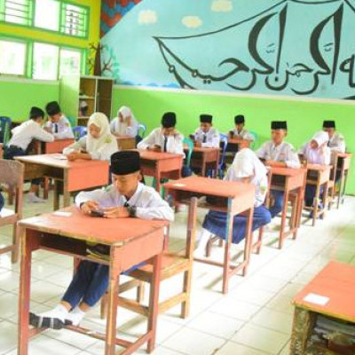 MTsN 2 Mukomuko Laksanakan Penilaian Akhir Semester Ganjil TP 2024 / 2025 Berbasis Android