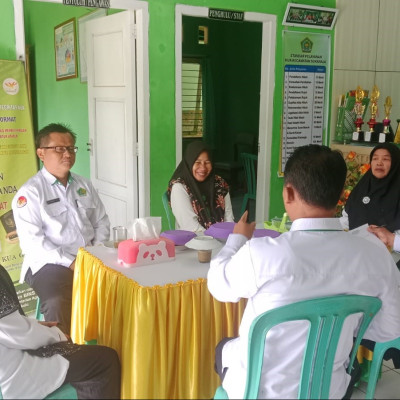 Kunjungan Kasi Bimas Islam Kemenag Kabupaten Seluma Dalam Monitoring Evaluasi KUA Sukaraja