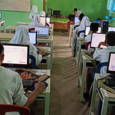 MTs N 1 Rejang Lebong Gelar Ujian Semester Ganjil Berbasis Komputer