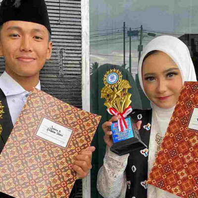 Dua Siswa MAN Rejang Lebong Raih Juara dalam Fashion Show Bertema Perpustakaan Ajaib di IAIN Curup