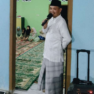 Totalitas, Ka.KUA Ratu Agung Sampaikan Ceramah Ta'ziah dalam Kondisi Banjir