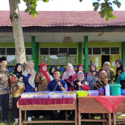 Siswa MIN 4 Rejang Lebong Sukses Gelar Bazar Kreatif