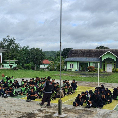 Jumat Berkah: MTs Muhammadiyah Curup Gelar Berbagi untuk Sesama Lewat Sedekah Seikhlasnya