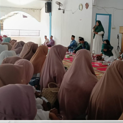 Penyuluh Agama Islam KUA Kecamatan Air Periukan Menghadiri Pengajian Triwulan BKMT Se-kecamatan Air Periukan Di Desa Talang Benuang