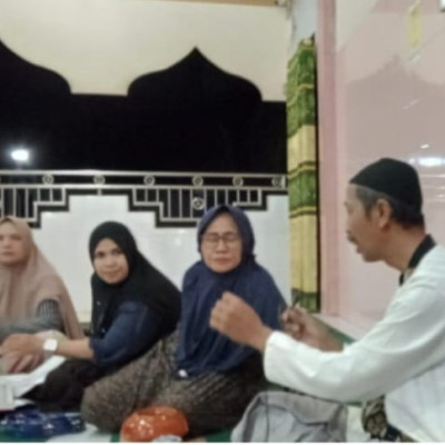 Bimluh : Penyuluh Agama Islam KUA Kecamatan  Air Periukan Bina Jama'ah Rabbana Nurul Hidayah dalam Membaca Maulid Al-Barzanji