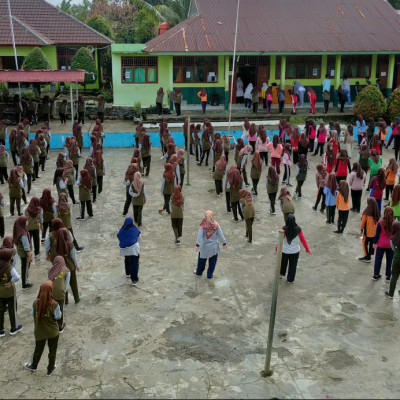 MTsN 2 Seluma Senam Bersama Menyambut Hari Amal Bakti ke-79 Kementerian Agama RI