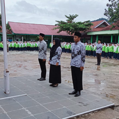 Upacara  Peringatan HGN dan HUT PGRI 2024 MTsN 2 Kepahiang Berlangsung Semarak