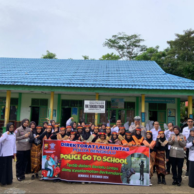 Didik Generasi Disiplin, Polda Bengkulu Gandeng MIN 2 Benteng Sosialisasikan Keselamatan Lalu Lintas