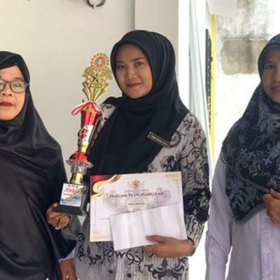 Tampil Maksimal, Guru MIS Muhammadiyah 14 Talang Ulu Raih Juara II dalam Lomba Solo Song HUT PGRI ke-79