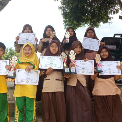 Siswa MIM 10 Karang Anyar Ikuti Lomba Pentas Karya P5