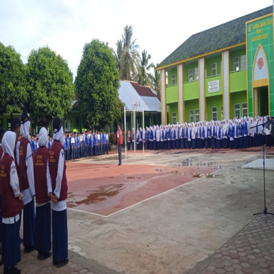 MTsN 2 Gelar Upacara Perdana Awal Semester Genap