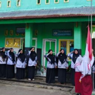 MIN 04 Kepahiang Gelar Upacara Gabungan Awal Semester dengan Pesan Totalitas dari Kepala Madrasah