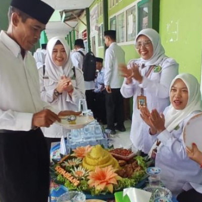 Memperingati HAB Kemenag ke- 79, MIN 1 Kepahiang Ikut Berpartisipasi Dalam Pembuatan Tumpeng