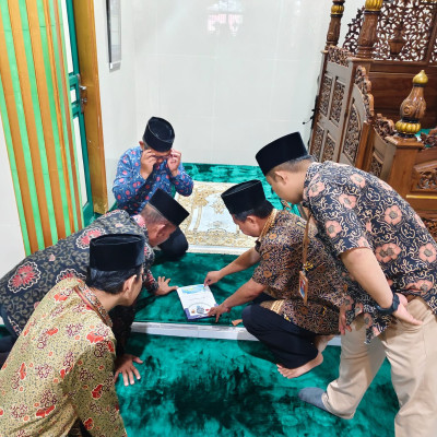 Kepala KUA Singaran Pati Kalibrasi Ulang Arah Kiblat Masjid Al Baraqah