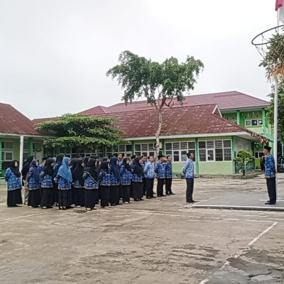 Perdana, MTsN 2 Kepahiang Laksanakan Apel Bulanan di Lapangan Madrasah