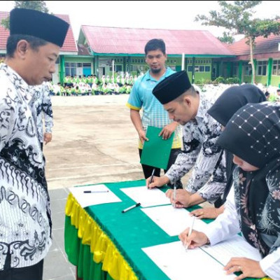 Cegah Praktik KKN,  MTsN 2 Kepahiang Bangun Komitmen Melalui Penandatangan Pakta Integritas