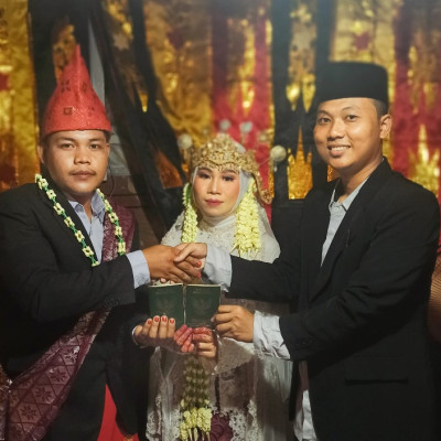 Penghulu Kua Karang Tinggi Melaksanakan Tugas Pencatat Nikah