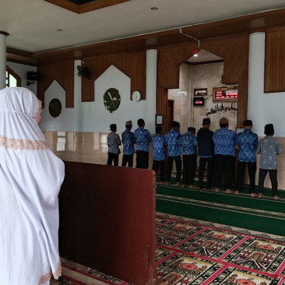 Tingkatkan Keimanan, Siswa MTs Muhammadiyah Curup Laksanakan Sholat Dhuha Berjamaah