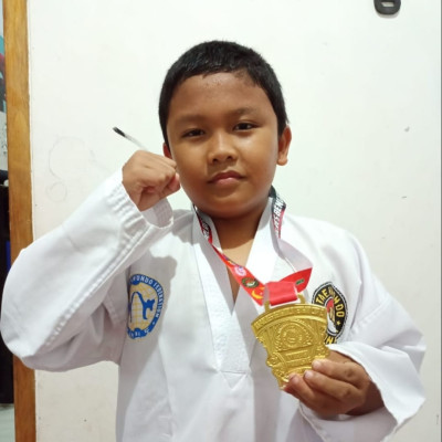 Due Wafi Budiman, Siswa MIN 1 Bengkulu Tengah, Raih Emas Di Turnamen Taekwondo Kapolres CUP II