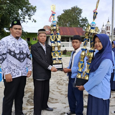 MTs Muhammadiyah Curup Raih Juara Umum di HUT Saka Wanabakti ke-41, Kepala Madrasah Beri Apresiasi.