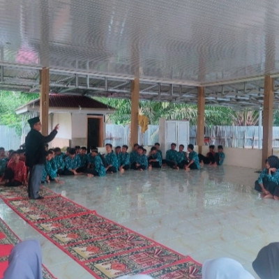 Kepala KUA Karang Tinggi Mengisi Acara BRUS di SMAN 5 Bengkulu Tengah