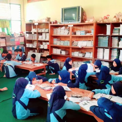 Kreatif, Siswa MTsN 01 Kepahiang Muat Karya Sastra dalam Majalah Digital