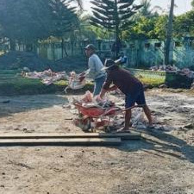 Meningkatkan Infrastruktur,MIN 1 Mukomuko Laksanakan Pembangunan Rabat Beton Lapangan Madrasah 