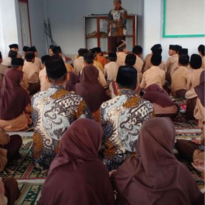 MIN 3 Kepahiang Laksanakan Program Albarzanji dan Marhaban Wujudkan Generasi Muda Yang Moderat