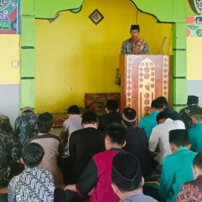 Gelar Shalat Jumat di Sekolah, MTsN 2 Rejang Lebong Tanamkan Karakter Disiplin Siswa