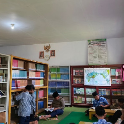 Siswa-Siswi MTs Muhammadiyah Curup Manfaatkan Waktu Istirahat untuk Tingkatkan Minat Baca di Perpustakaan