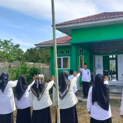 Kepala KUA Bermani Ulu Raya Ajak Pegawai Tingkatkan Kekompakan dan Profesionalisme dalam Pelayanan