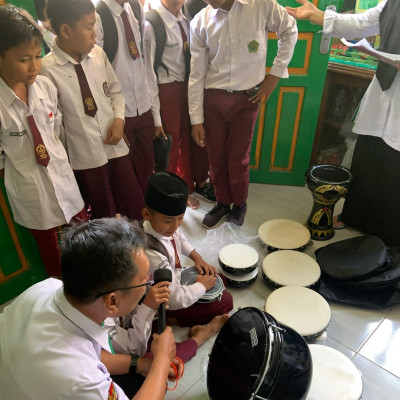 Madrasah Dukung Penuh Tim Hadroh MIN 2 Bengkulu Tengah, Beli Alat Baru Untuk Tingkatkan Semangat Berlatih