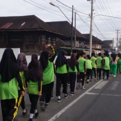 Tanamkan Semangat Beraktivitas, MIN 3 Kepahiang Laksanakan Jalan Sehat Jum’at Pagi