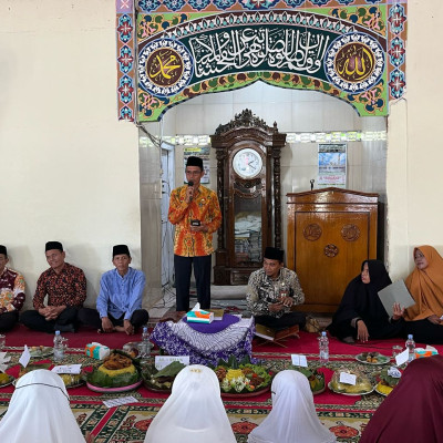 Dukung Kearifan lokal, Kepala Kantor Kementrian Agama BS Hadiri Syukuran Khatam Qur’an Dalam Menyambut Bulan Suci Ramadhan Majelis Taklim Dibawah Naungan KUA Pasar Manna