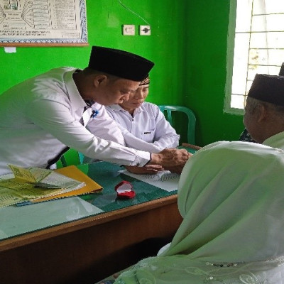 Akad Nikah Di KUA Kecamatan Talo Kecil, Penyuluh Ingatkan Tentang Komunikasi Yang Baik 