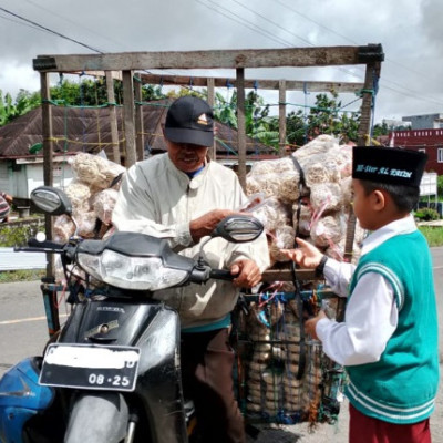 MI Smart Go Internasional Gelar Tarhib Ramadhan dengan Berbagi Kurma dan Jadwal Imsakiyah