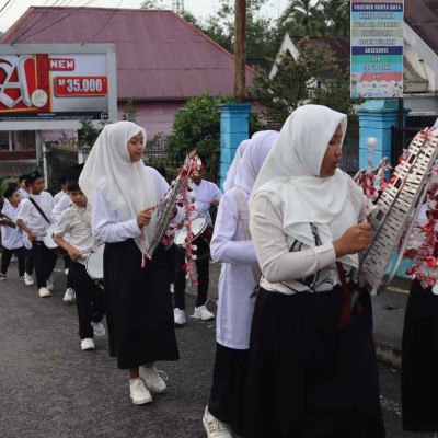 Gita Bahana Musika MIN 1 Rejang Lebong Meriahkan Pawai Marhaban Yaa Ramadhan 1446 H